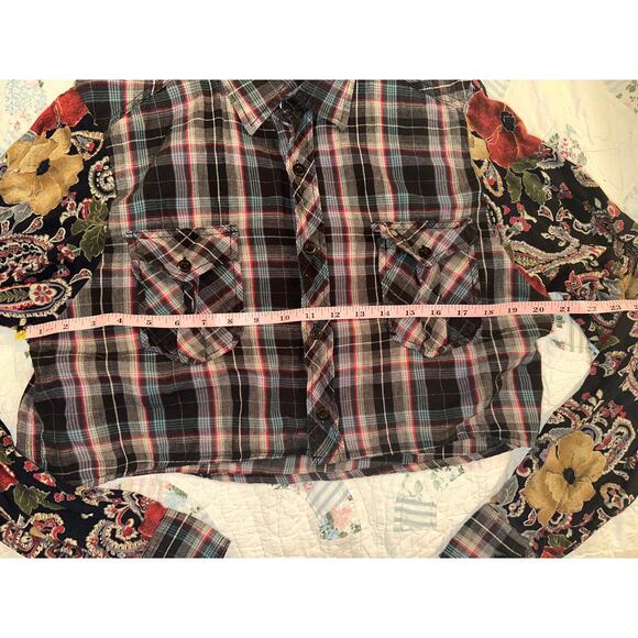 NWOT FURST OF A KIND VINTAGE PLAID CROP SHIRT FLORAL SLEEVES OSFA PATCHWORK - Picture 4 of 6
